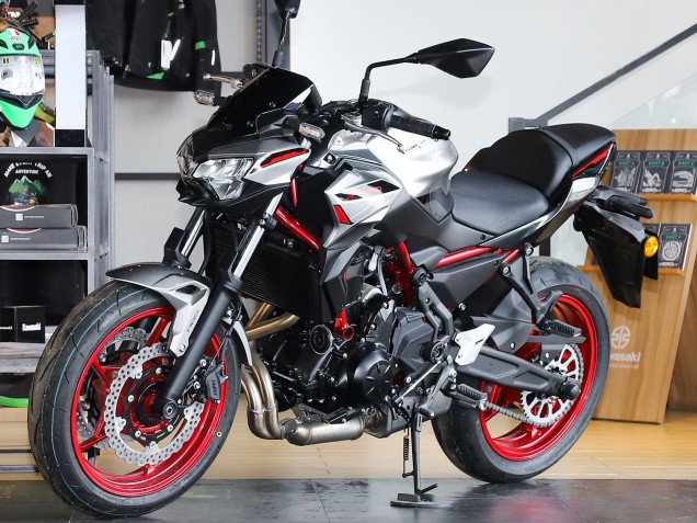 Carenado Moto Kawasaki Ninja Z650 2020-2023 - Negro Plata Rojo
