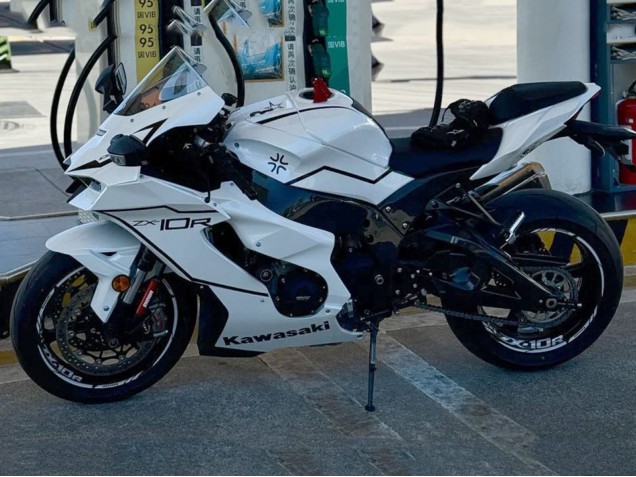 Carenado Moto Kawasaki ZX10R 2021-2025 - Blanco Negro