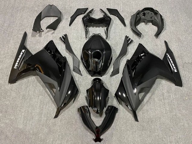 Carenado Moto Kawasaki EX300 2013-2024 - Negro Brillante Negro Mate